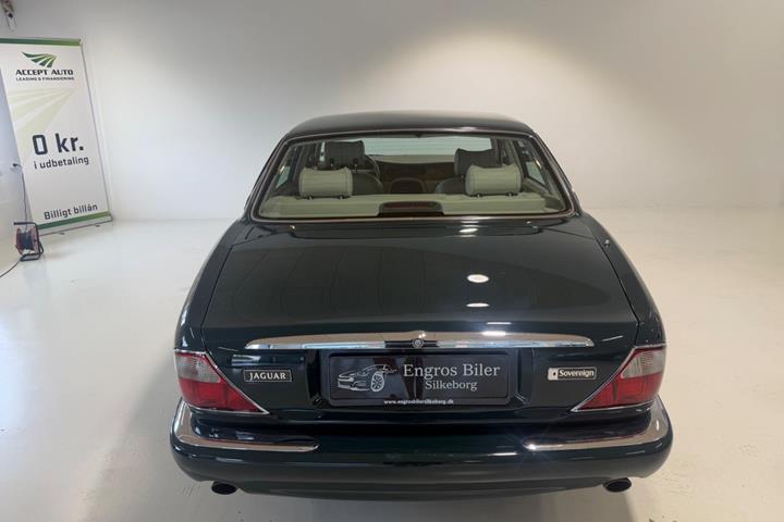 Grøn Jaguar XJ8 fra 1998