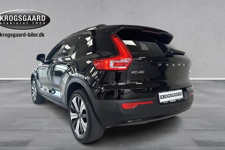 Sort Volvo XC40 fra 2023