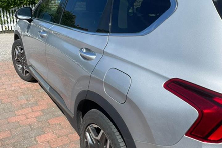 Grå Hyundai Santa Fe fra 2021