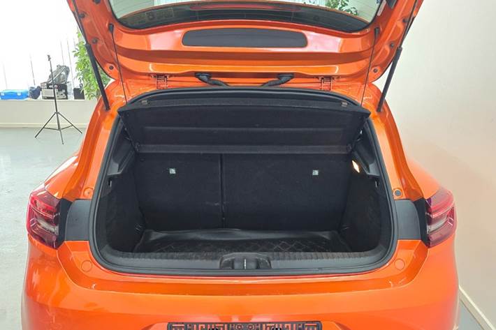 Orange Renault Clio V fra 2020