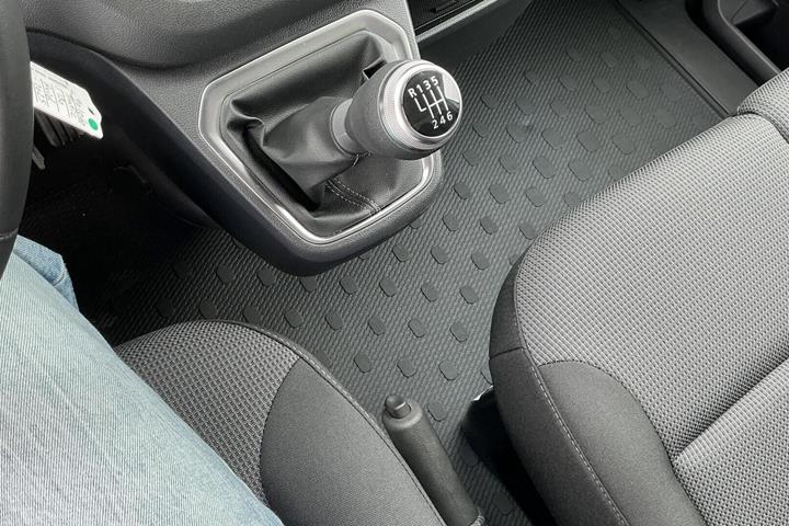 Hvid Renault Trafic fra 2025