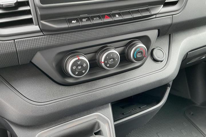 Hvid Renault Trafic fra 2025