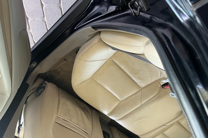 Sort Volvo V70 fra 2006