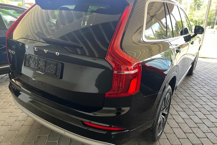 Sort Volvo XC90 fra 2022