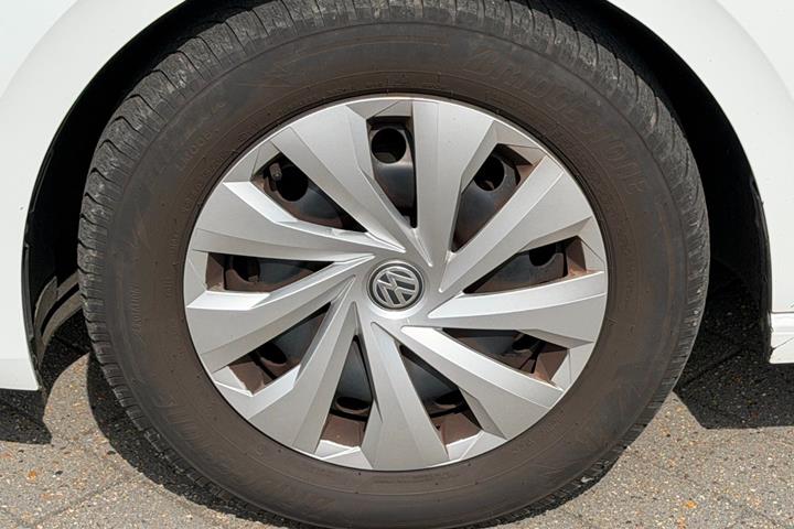Hvid VW Polo fra 2020