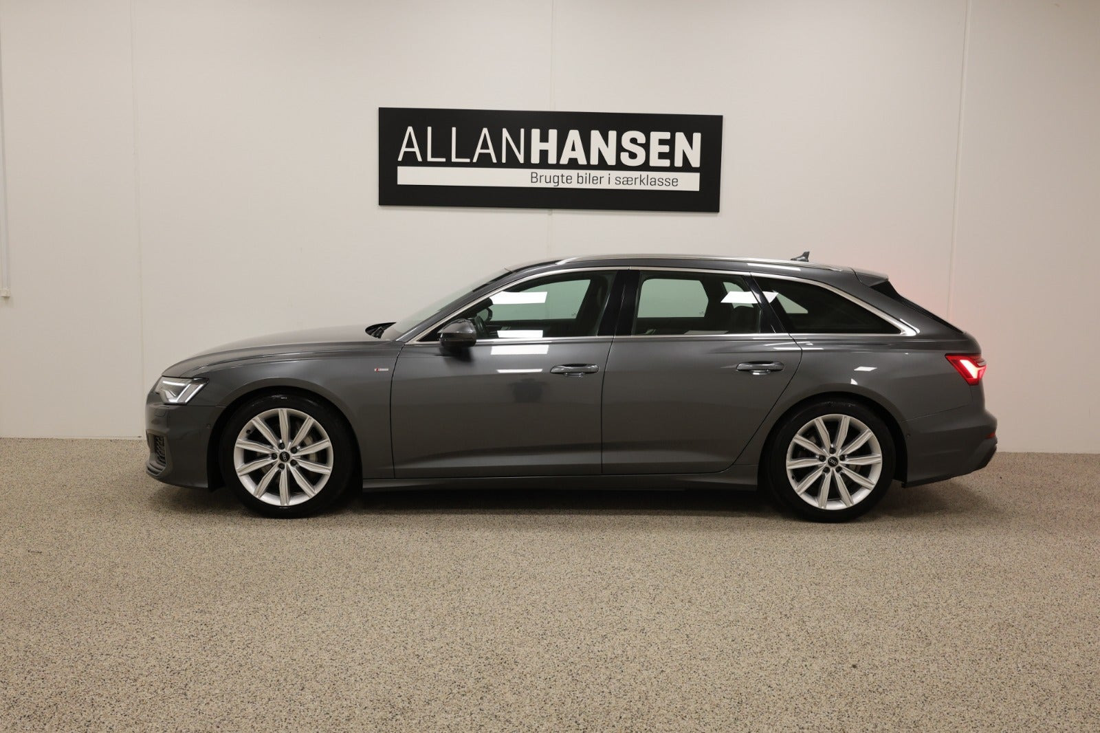 Grå Audi A6 fra 2021