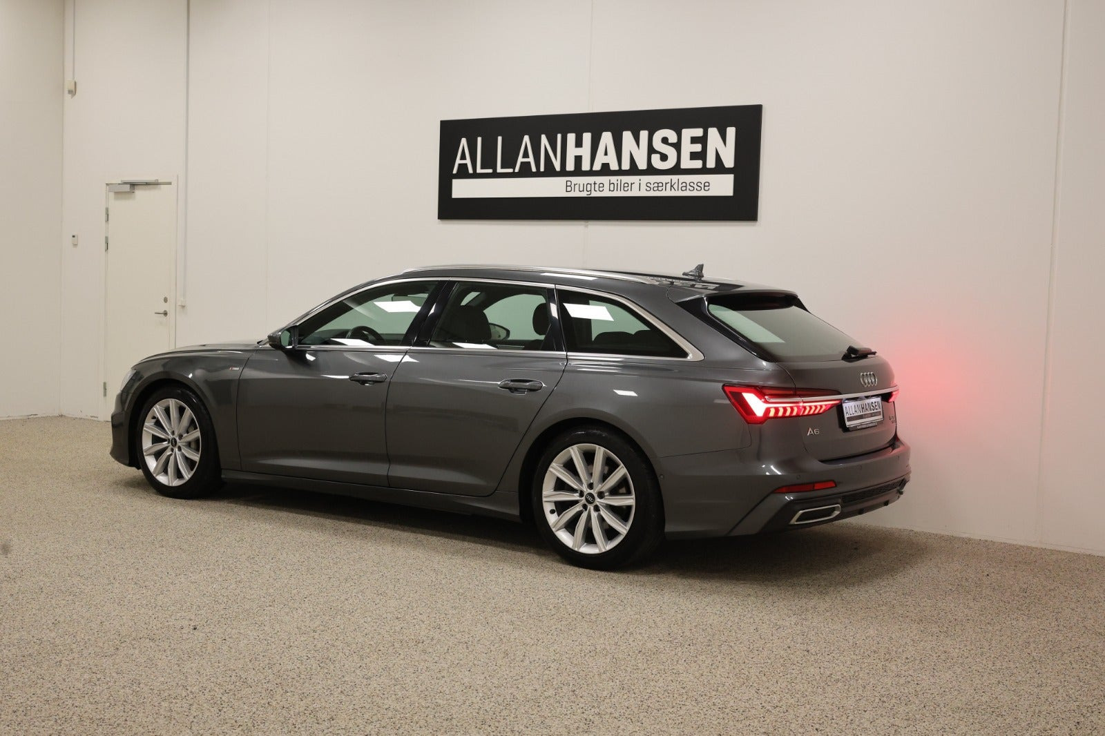 Grå Audi A6 fra 2021