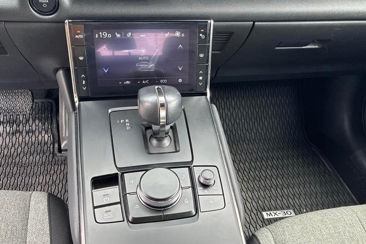 Hvid Mazda MX-30 fra 2022