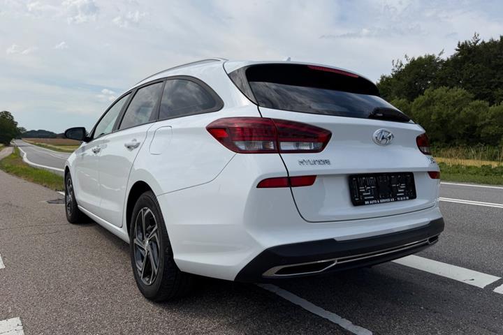 Hvid Hyundai i30 fra 2021