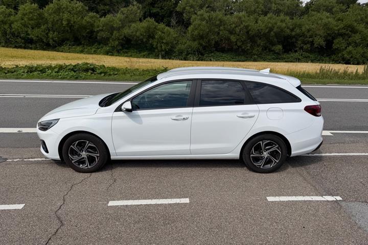 Hvid Hyundai i30 fra 2021