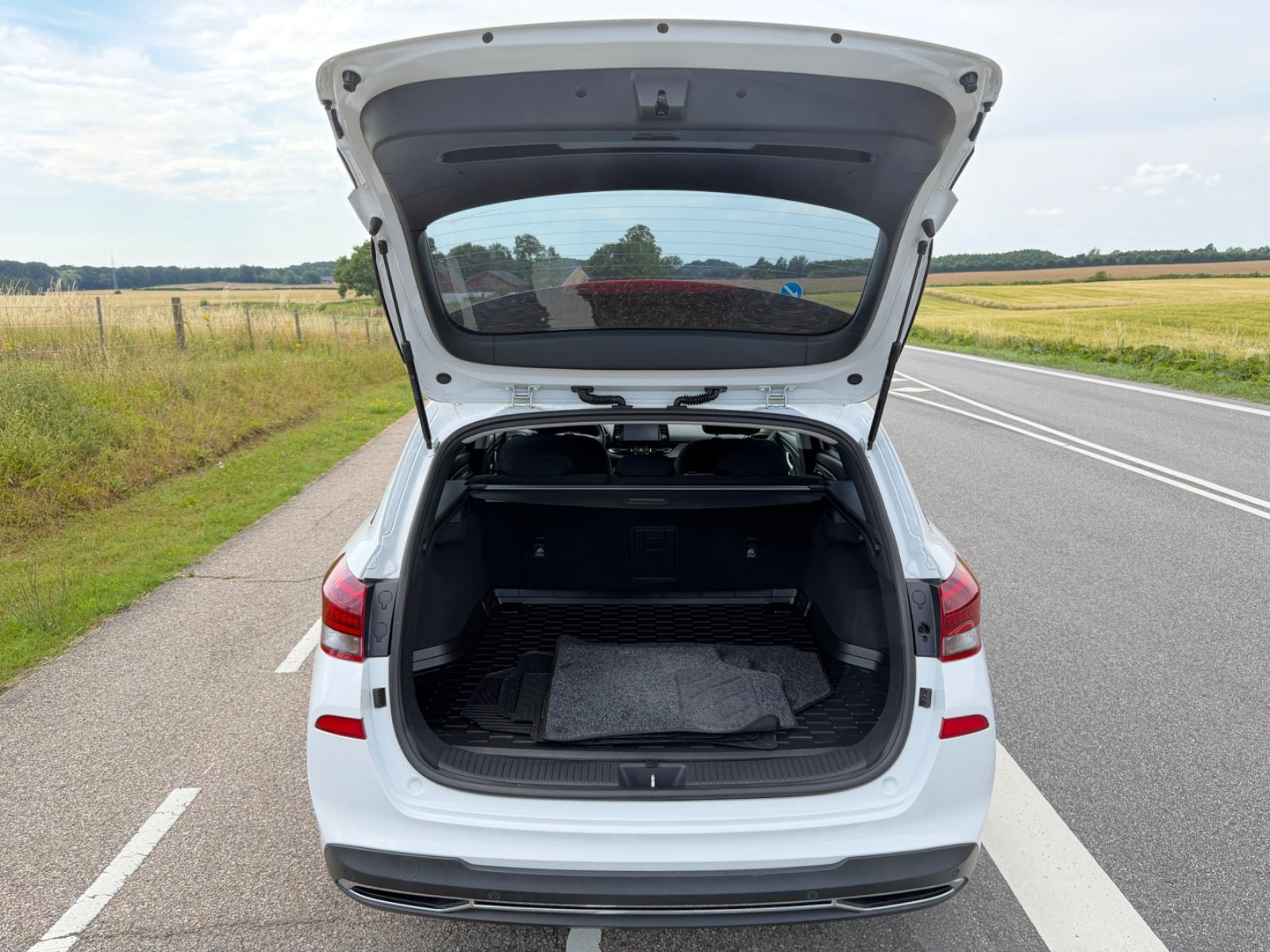 Hvid Hyundai i30 fra 2021