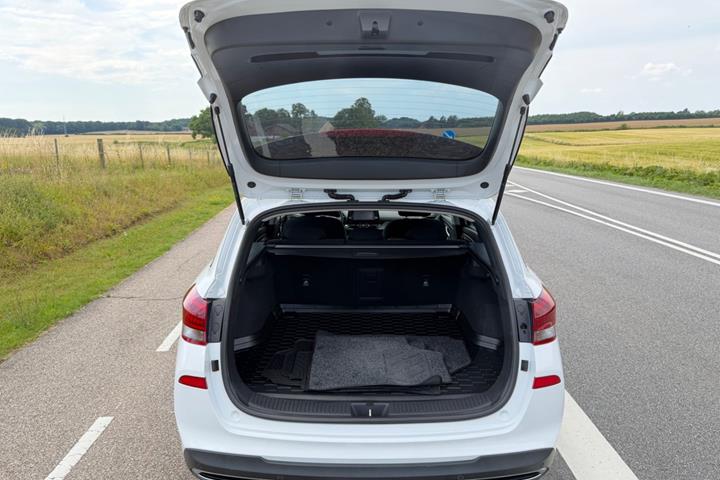 Hvid Hyundai i30 fra 2021
