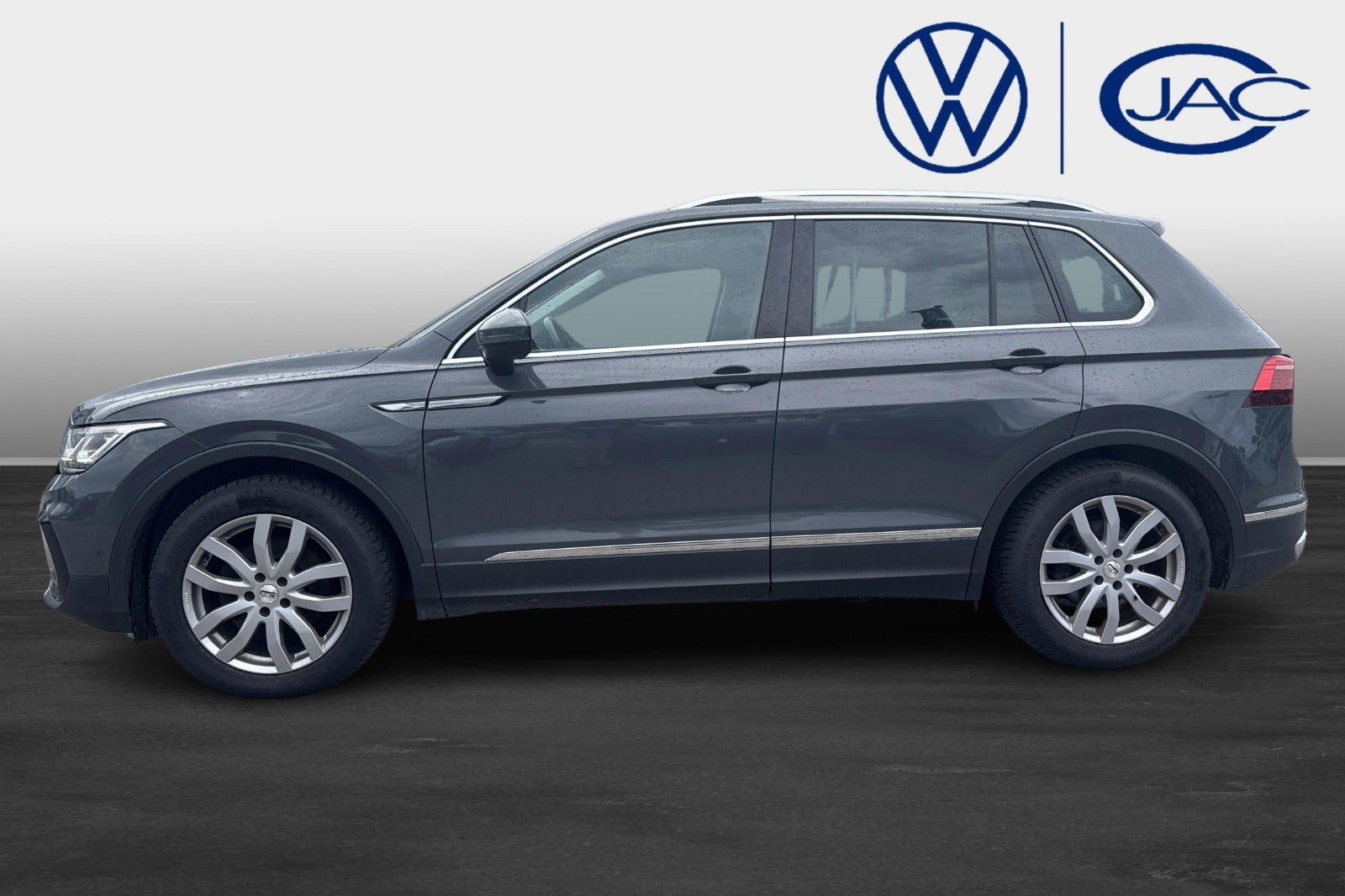 Grå VW Tiguan fra 2021