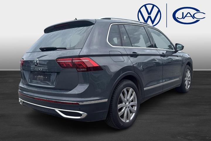 Grå VW Tiguan fra 2021