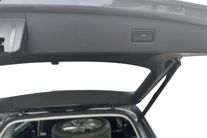 Grå VW Tiguan fra 2021