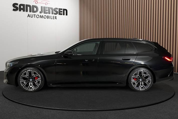 Sort BMW i5 fra 2026