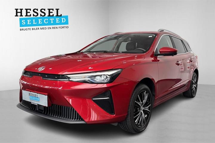 Rød MG MG5 fra 2023 set udefra