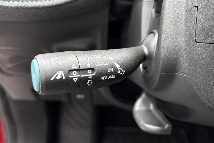 Rød MG MG5 fra 2023