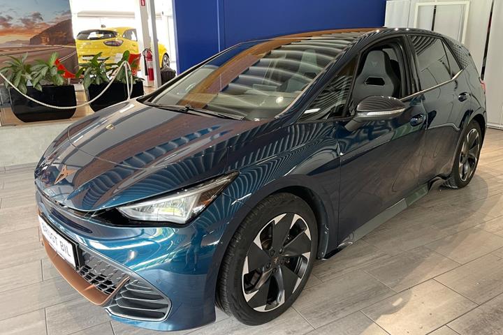 Blå Cupra Born fra 2023 set udefra