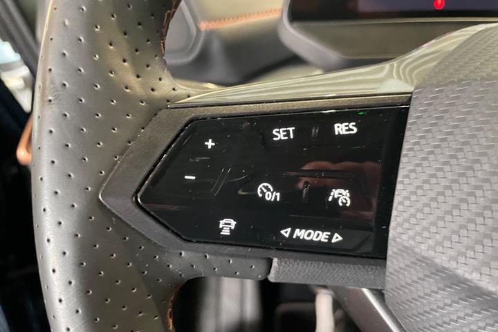 Blå Cupra Born fra 2023