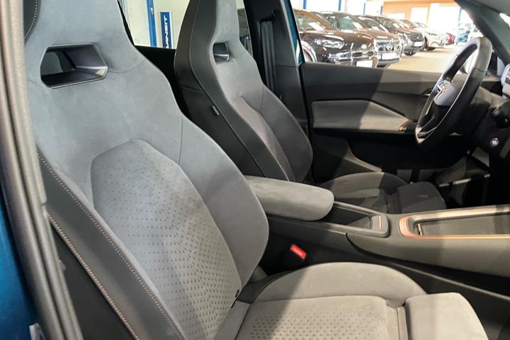 Blå Cupra Born fra 2023
