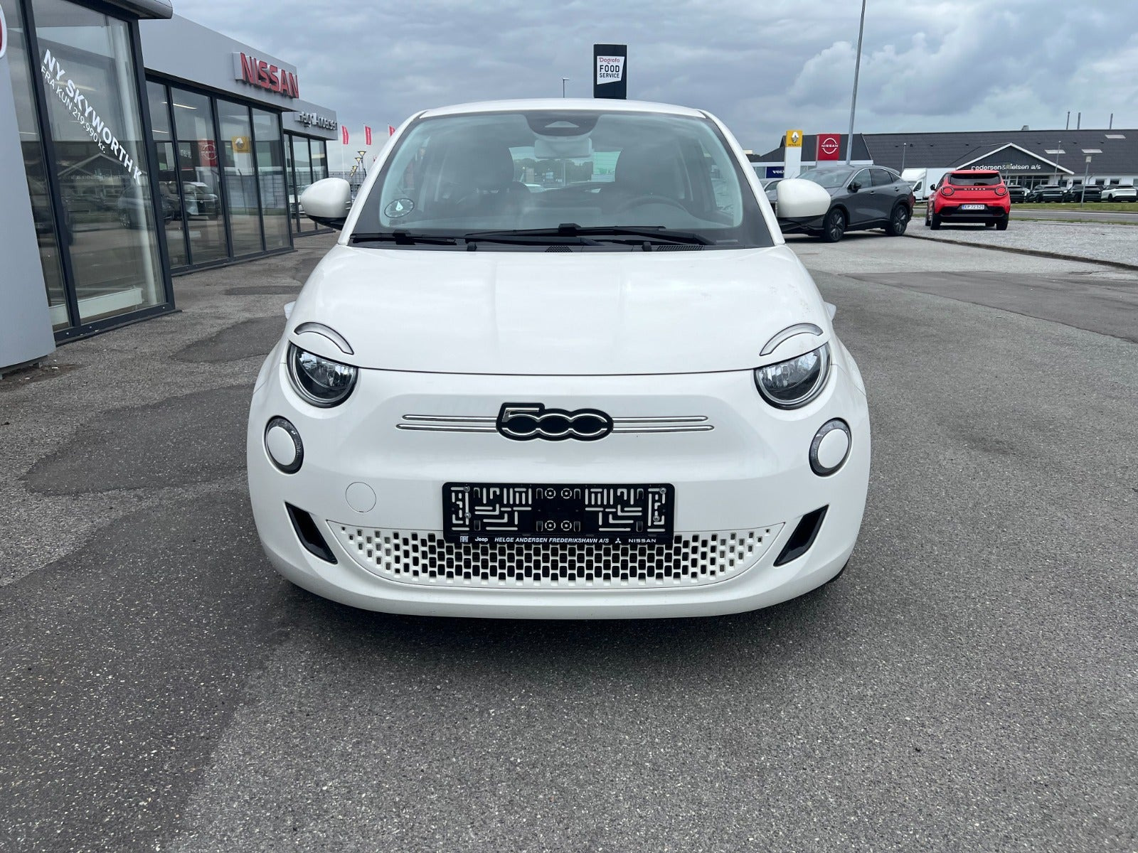 Hvid Fiat 500e fra 2023