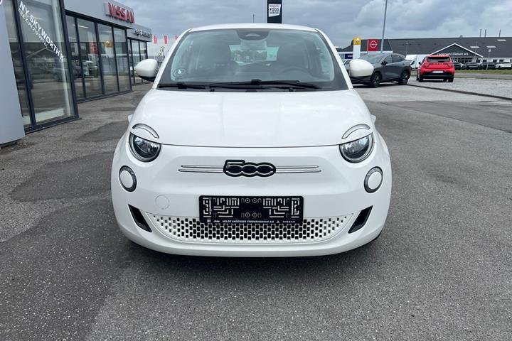 Hvid Fiat 500e fra 2023