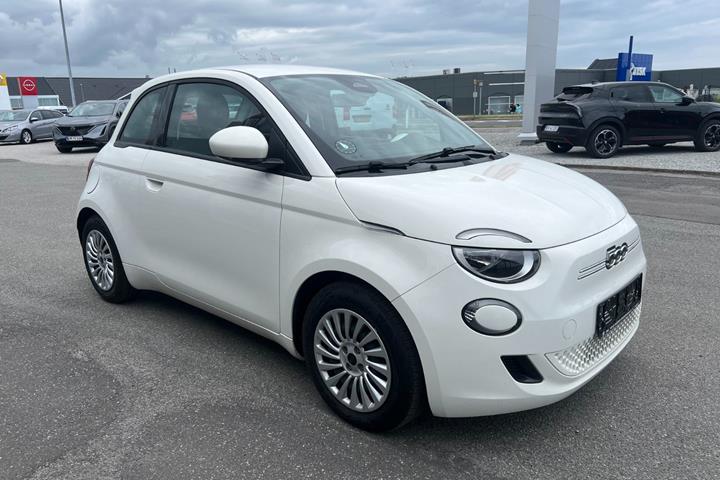 Hvid Fiat 500e fra 2023
