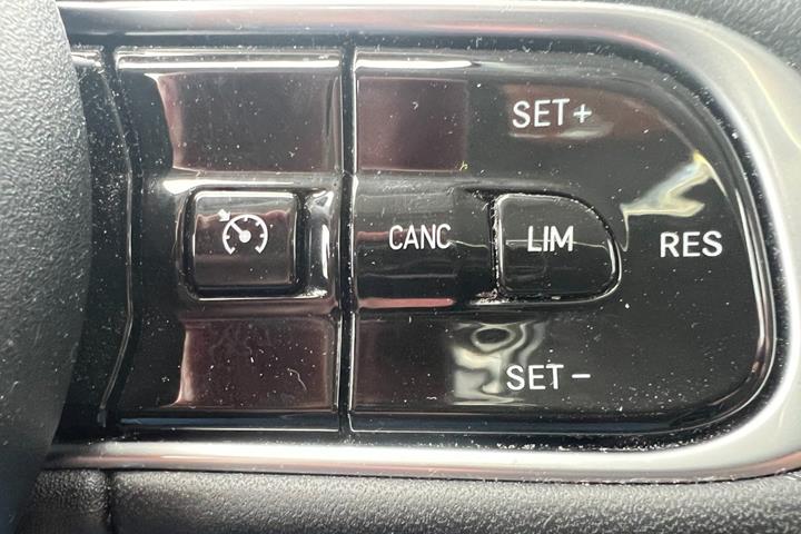 Hvid Fiat 500e fra 2023