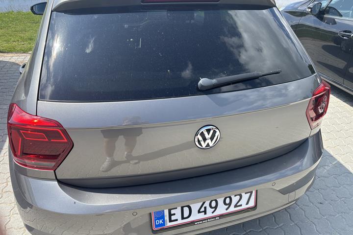 Grå VW Polo fra 2019
