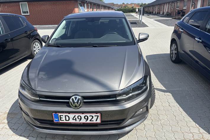 Grå VW Polo fra 2019