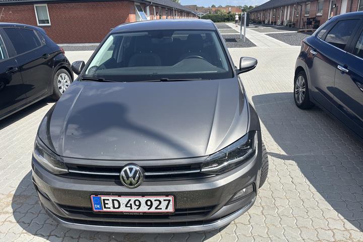 Grå VW Polo fra 2019