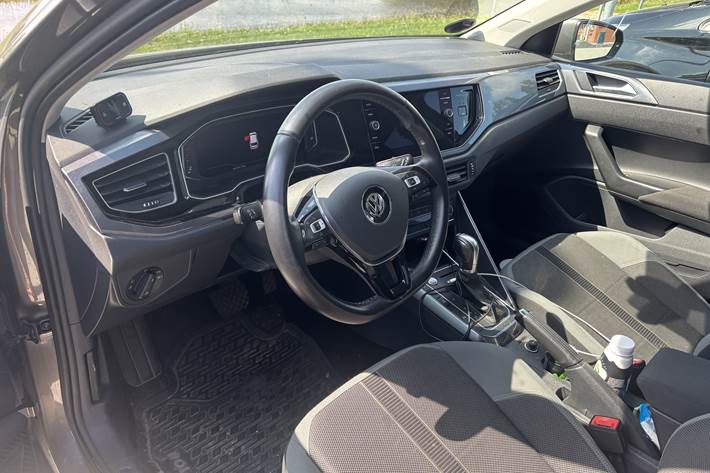 Grå VW Polo fra 2019