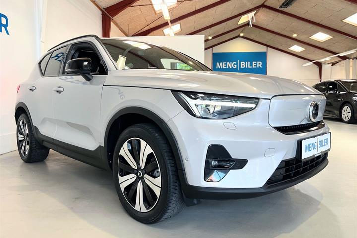 Sølv Volvo XC40 fra 2023