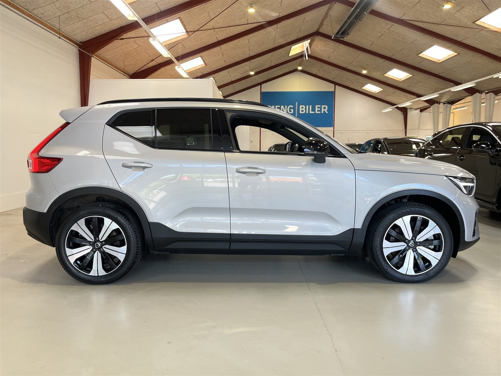 Sølv Volvo XC40 fra 2023