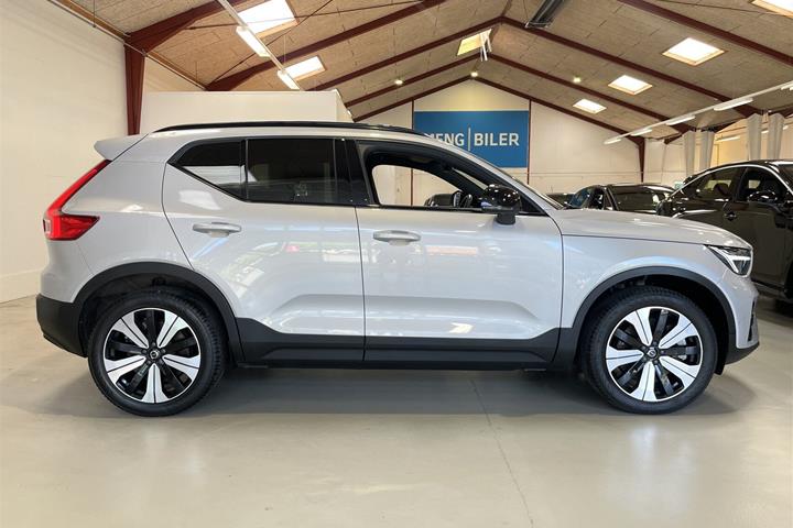 Sølv Volvo XC40 fra 2023
