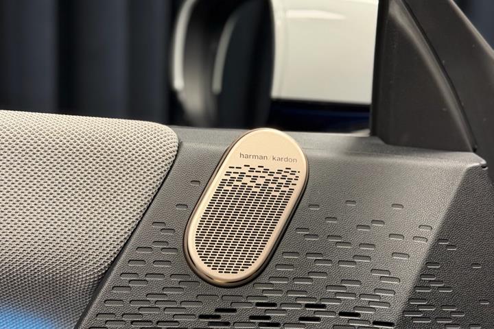 Blå Mini Cooper fra 2024