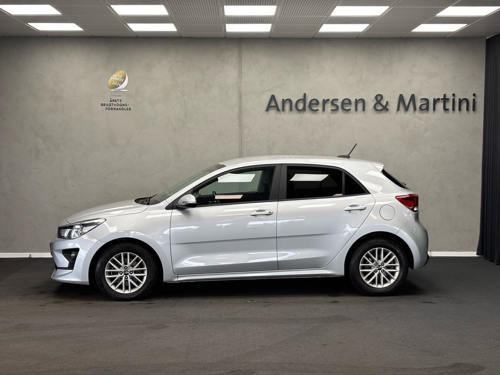Sølv Kia Rio fra 2023