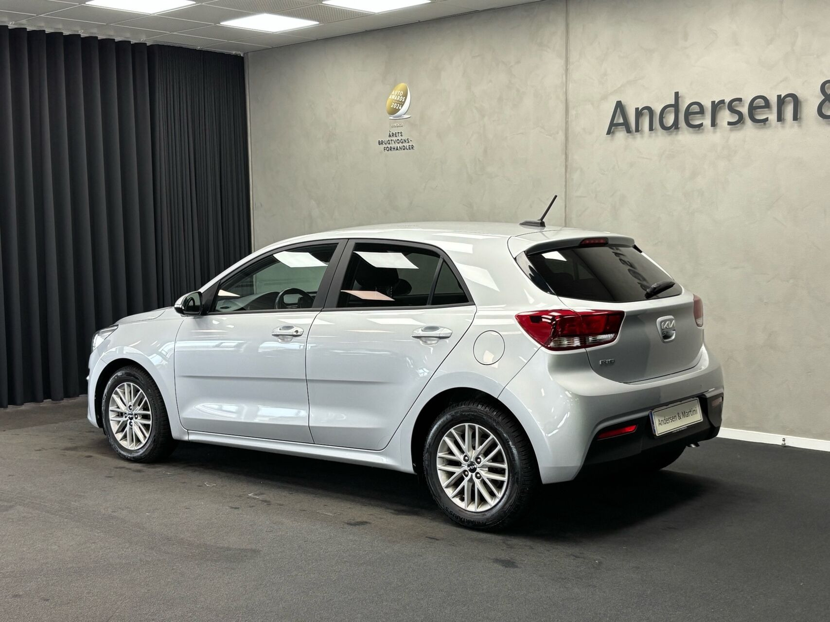 Sølv Kia Rio fra 2023