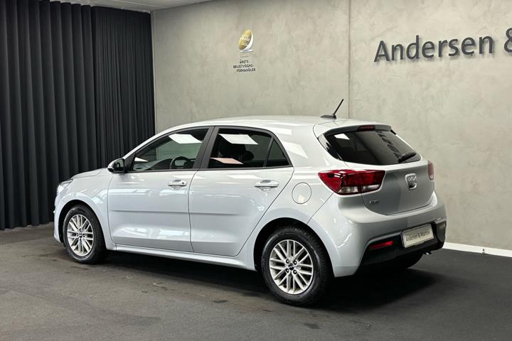 Sølv Kia Rio fra 2023