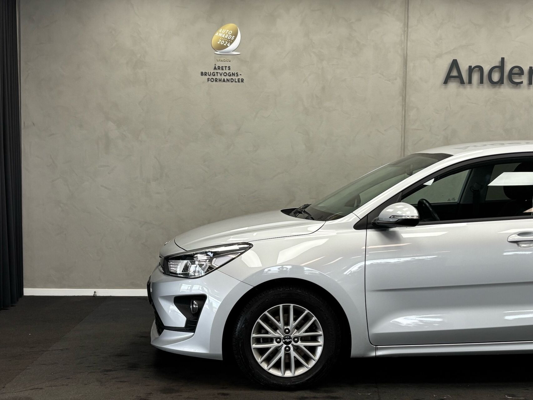 Sølv Kia Rio fra 2023