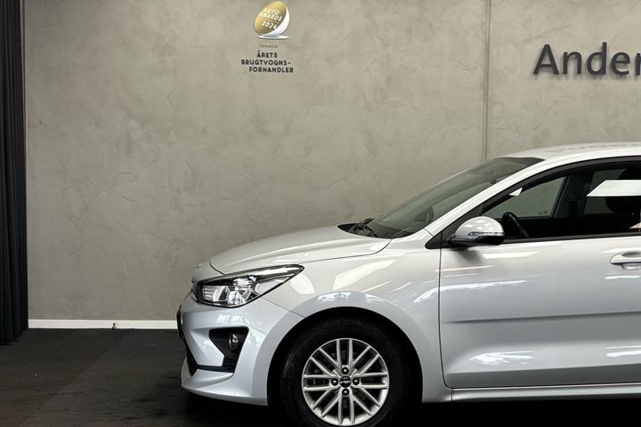 Sølv Kia Rio fra 2023