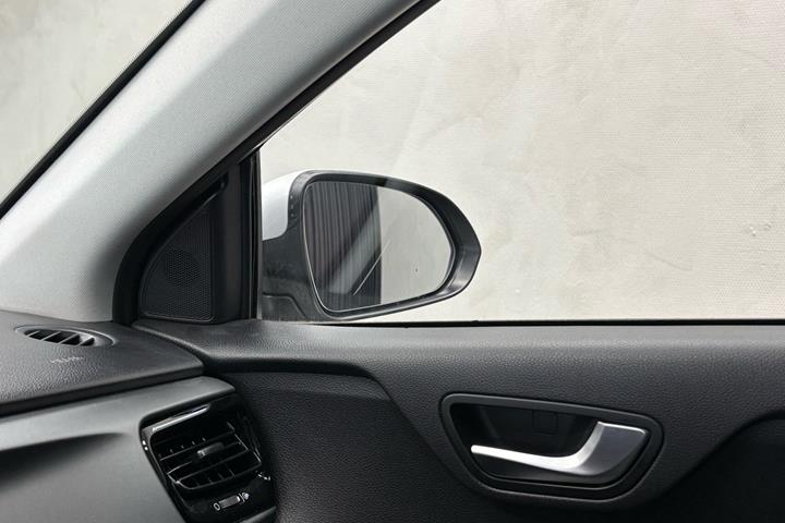 Sølv Kia Rio fra 2023