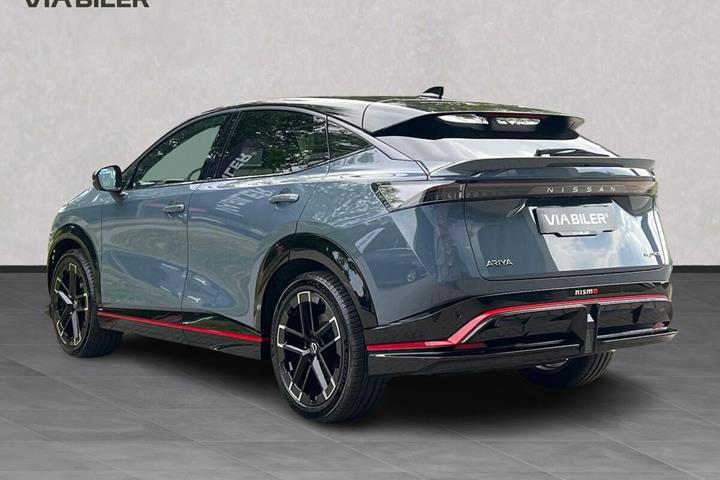 Grå Nissan Ariya fra 2026