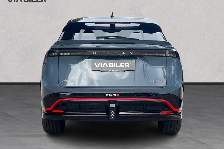 Grå Nissan Ariya fra 2026