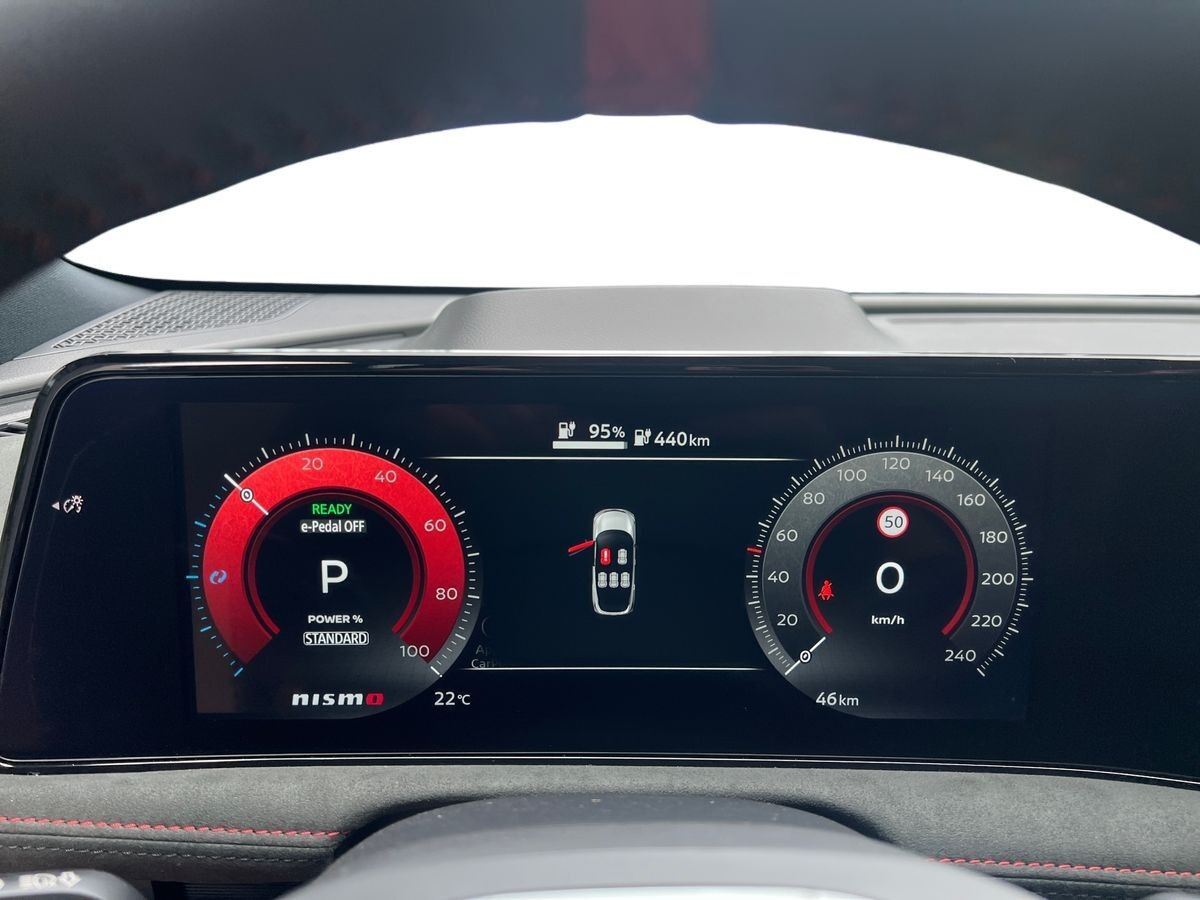 Grå Nissan Ariya fra 2026