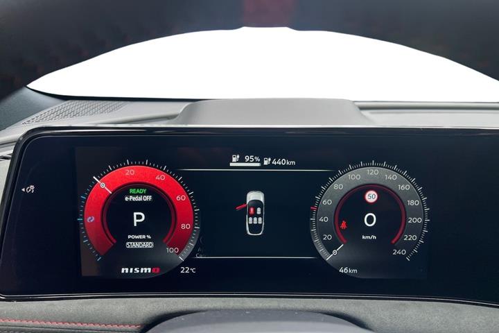 Grå Nissan Ariya fra 2026