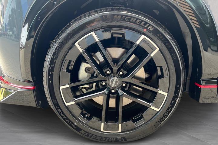 Grå Nissan Ariya fra 2026