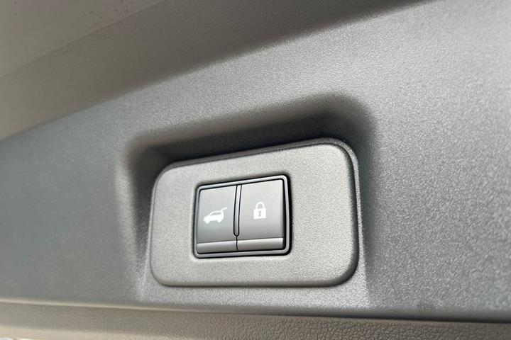 Grå Nissan Ariya fra 2026