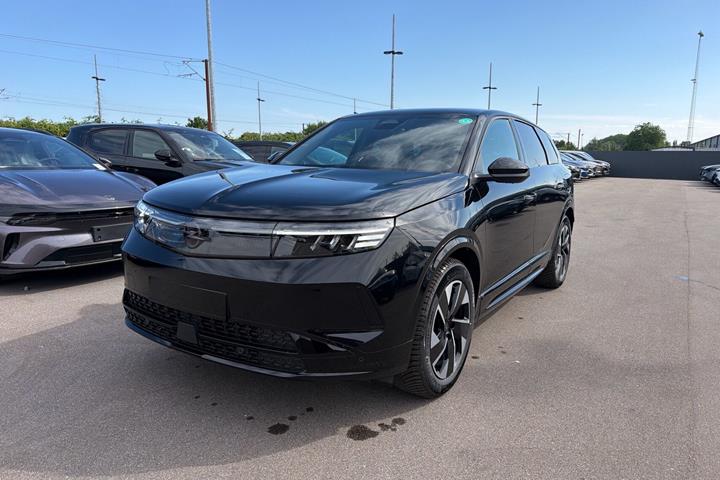 Sort Opel Grandland fra 2026 set udefra